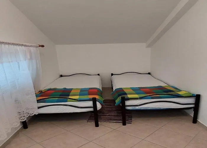 Gostinjska kuća Smokvica 3*
